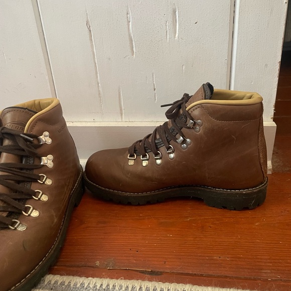 Mens merrell wilderness hiking boots Size 8